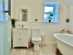 Family Bathroom- click for photo gallery